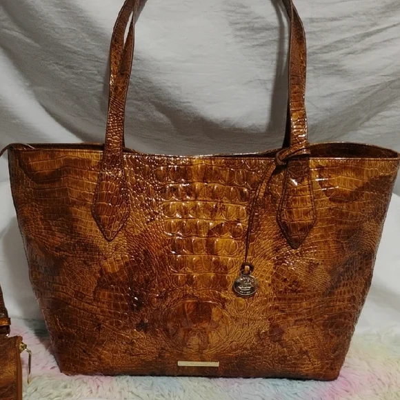 SALE! Auth Brahmin Melbourne Athena Pecan Crocodile Embossed Tote W Attached Bag - Picture 3 of 15